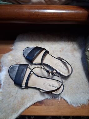 Life Stride Black Strappy Low Heel Sandals